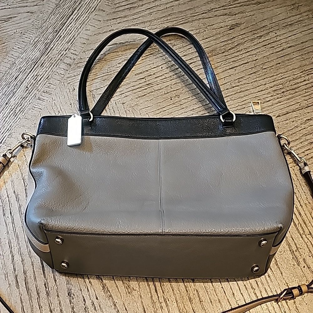 Coach leather purse tan black and taupe excellent new condition - Picture 5 of 12